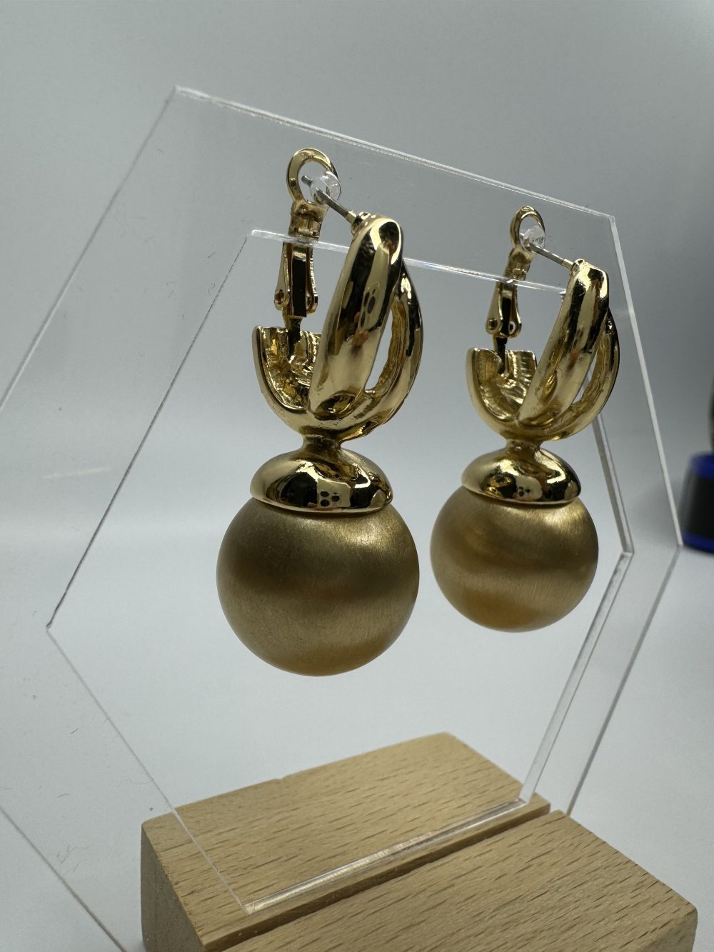 Özel seri tasarım gold top küpe - Görsel 2