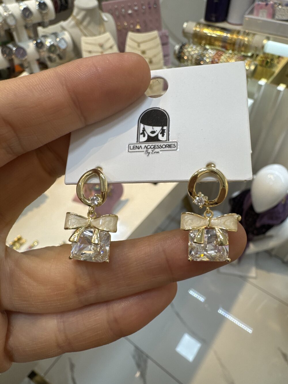 Fiyonklu Taşlı Gold-beyaz Küpe - Görsel 2