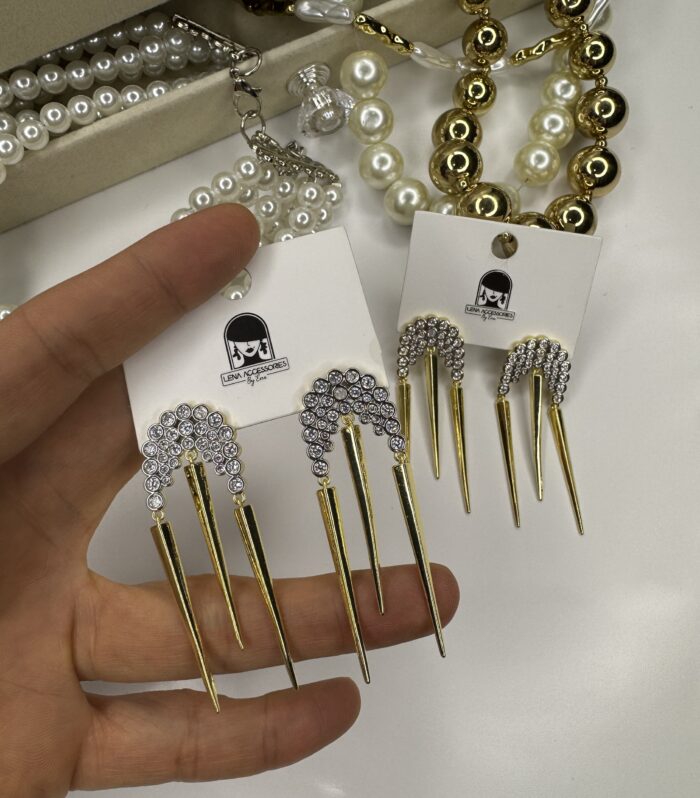 Özel Seri Gold Çubuk Plaka Sallantılı Zirkon Taşlı Küpe