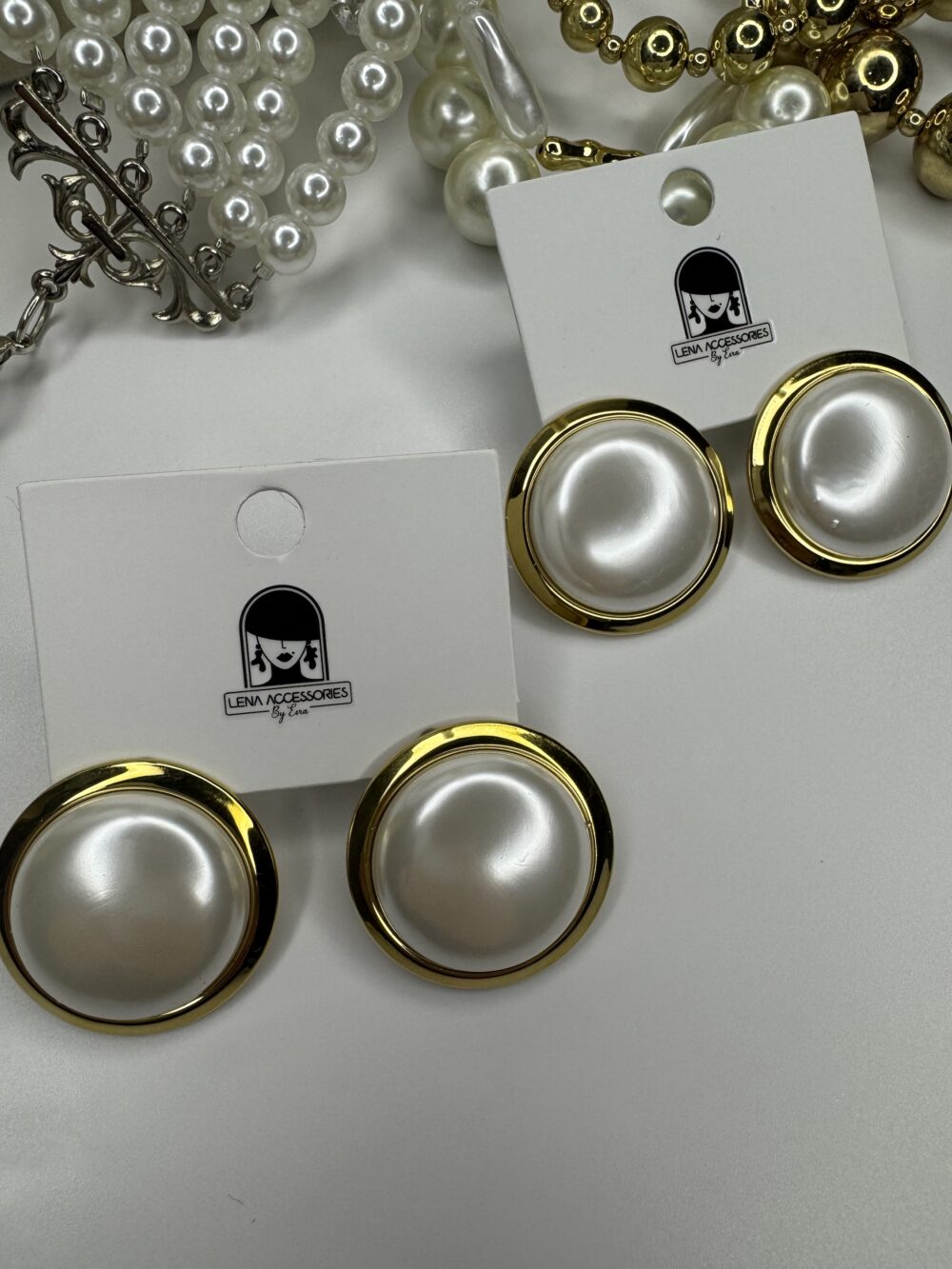 Sedefli Beyaz Düğme Modeli Gold Küpe - Görsel 3