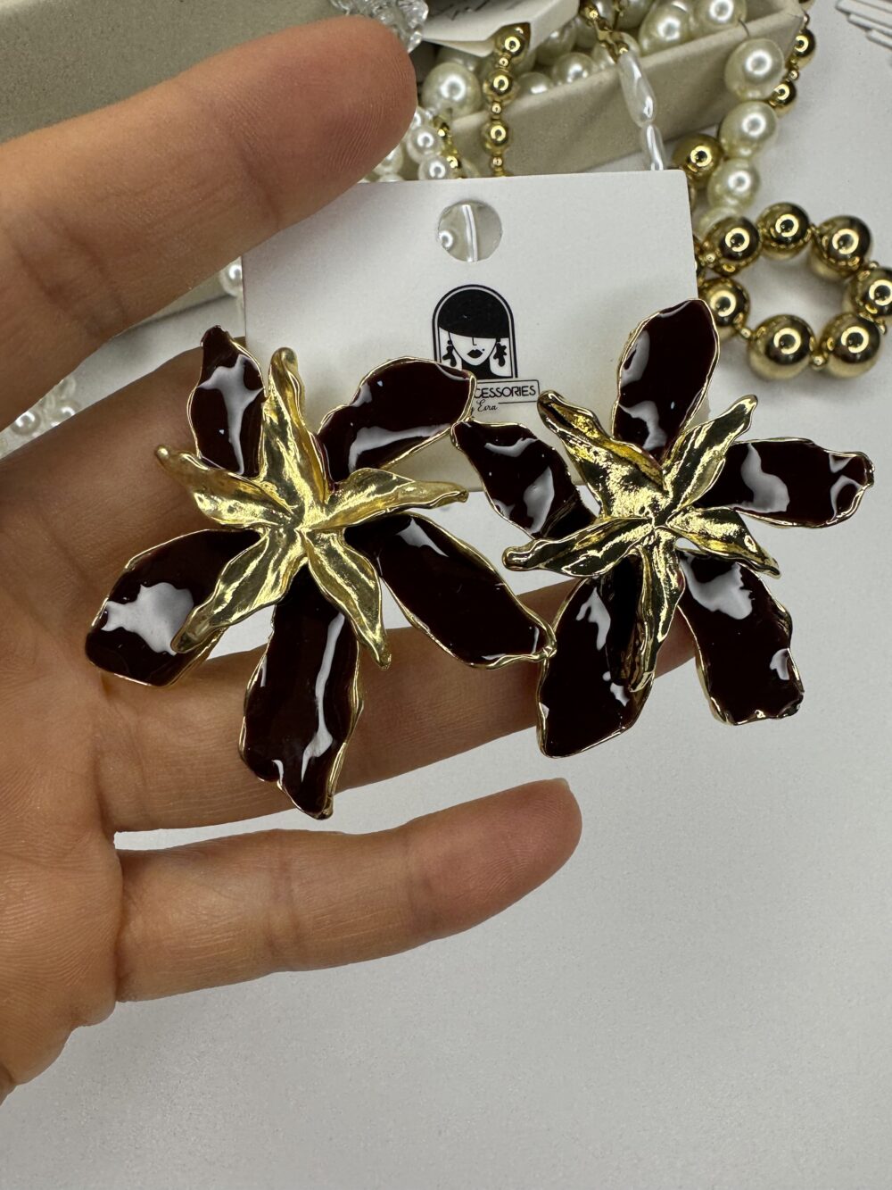 Büyük Bordo Renk Çiçek Gold Küpe - Görsel 3
