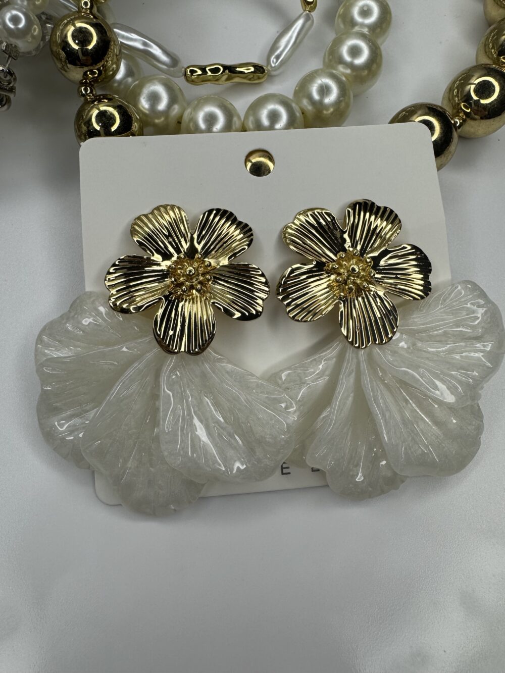 Gold Beyaz Çiçek Küpe