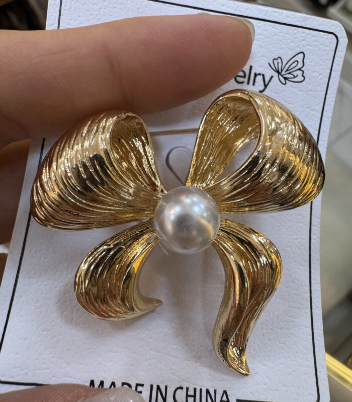 Gold İncili Fiyonk Broş