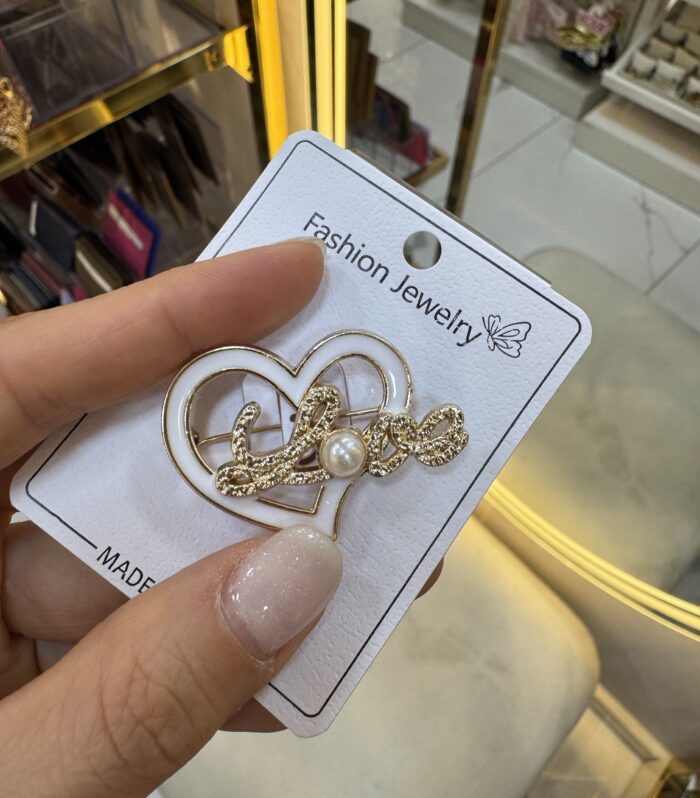 Kalpli Love Gold Broş