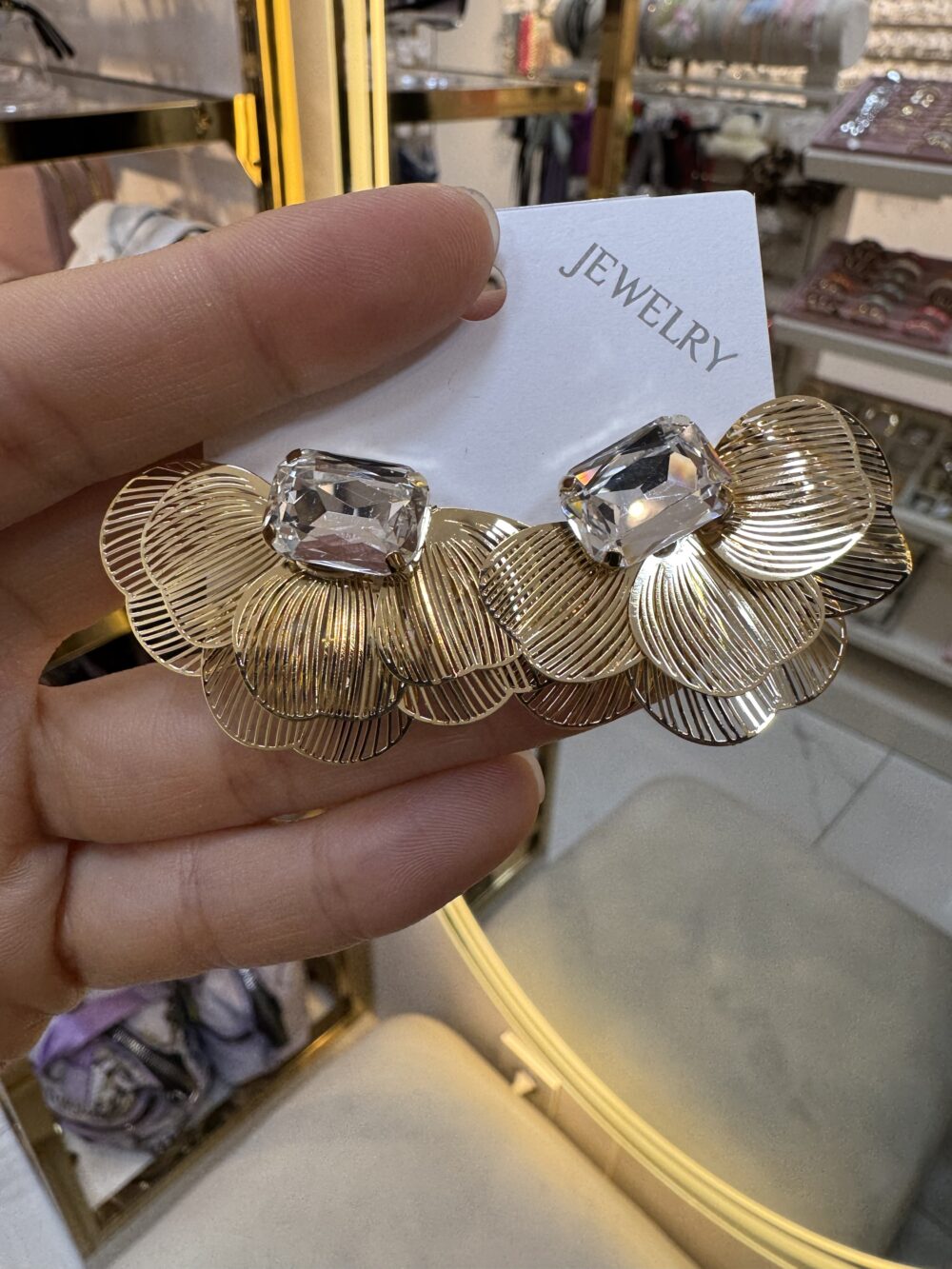 Yarım Çiçek Modeli Taşlı Gold Küpe - Görsel 2