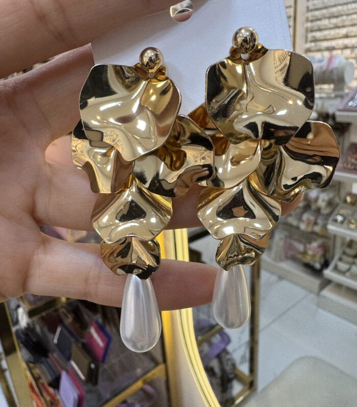 Sallantılı Katlı İncili Yaprak Gold Küpe