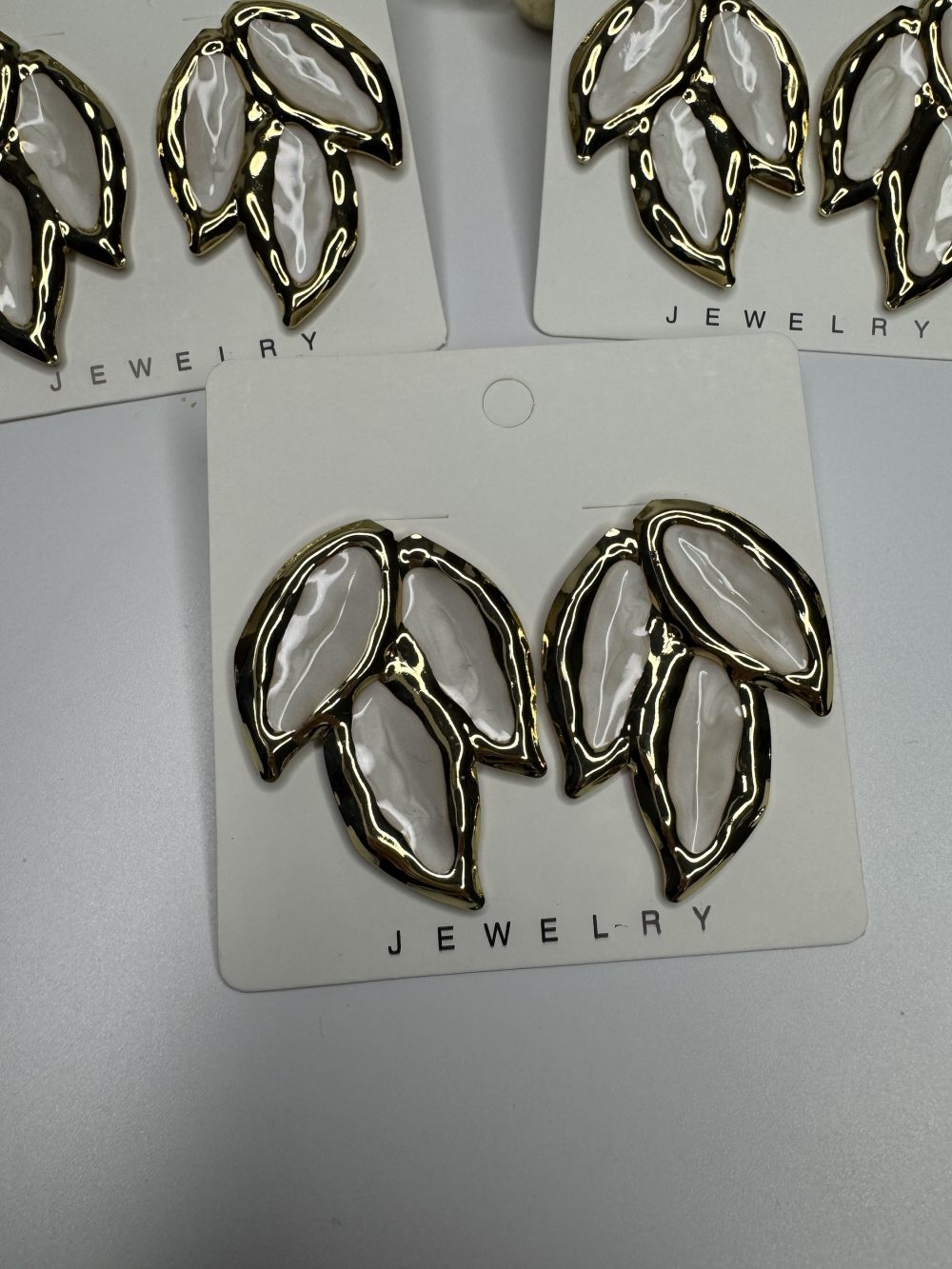 Beyaz Yaprak Gold Küpe