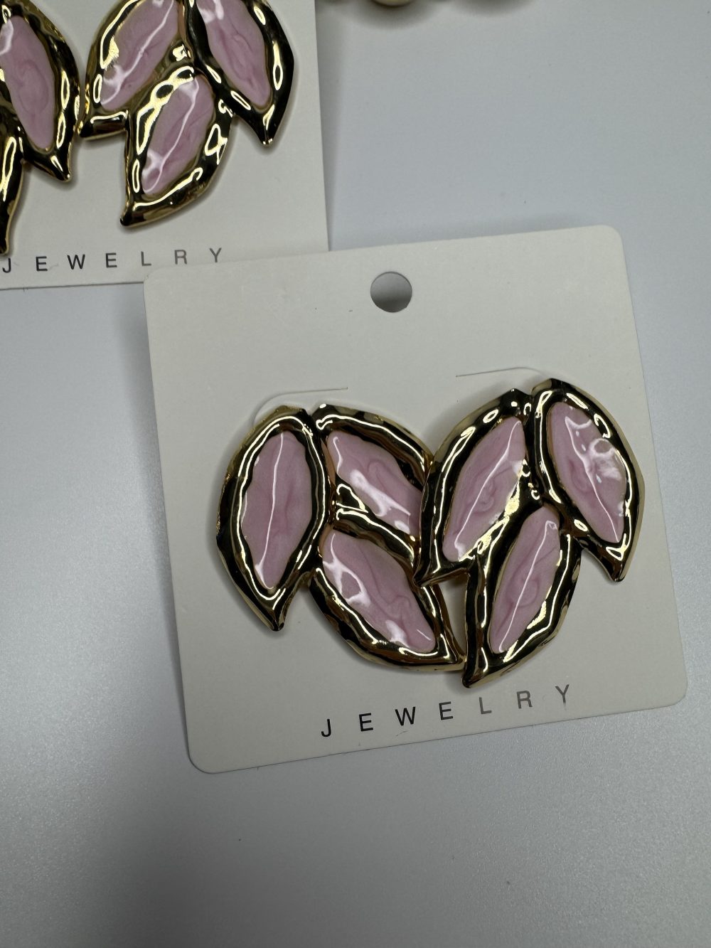 Pembe Yaprak Gold Küpe - Görsel 2