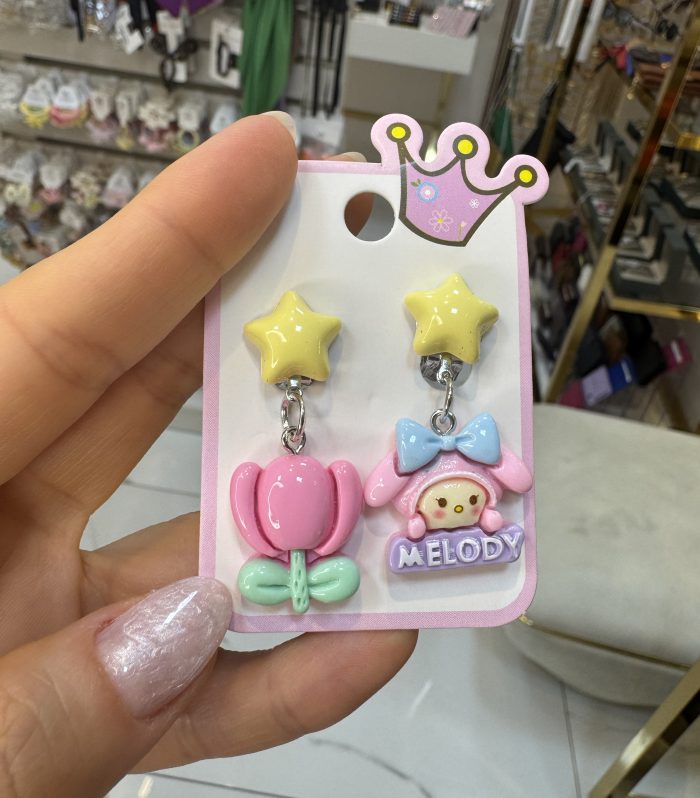 Figürlü pembe klipsli küpe