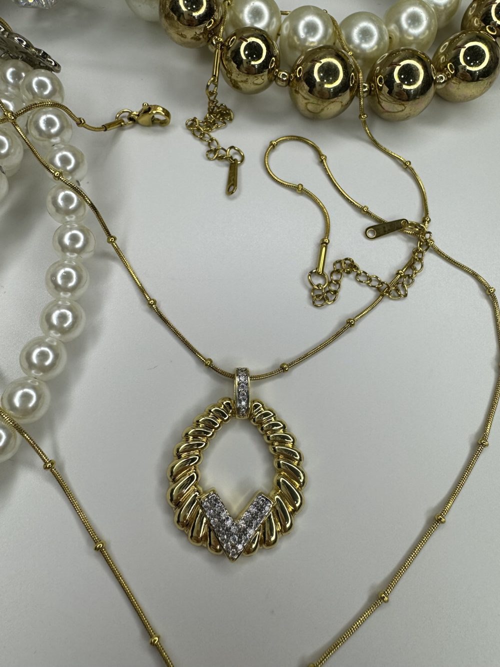 Çelik Gold Burgulu Taşlı Kolye