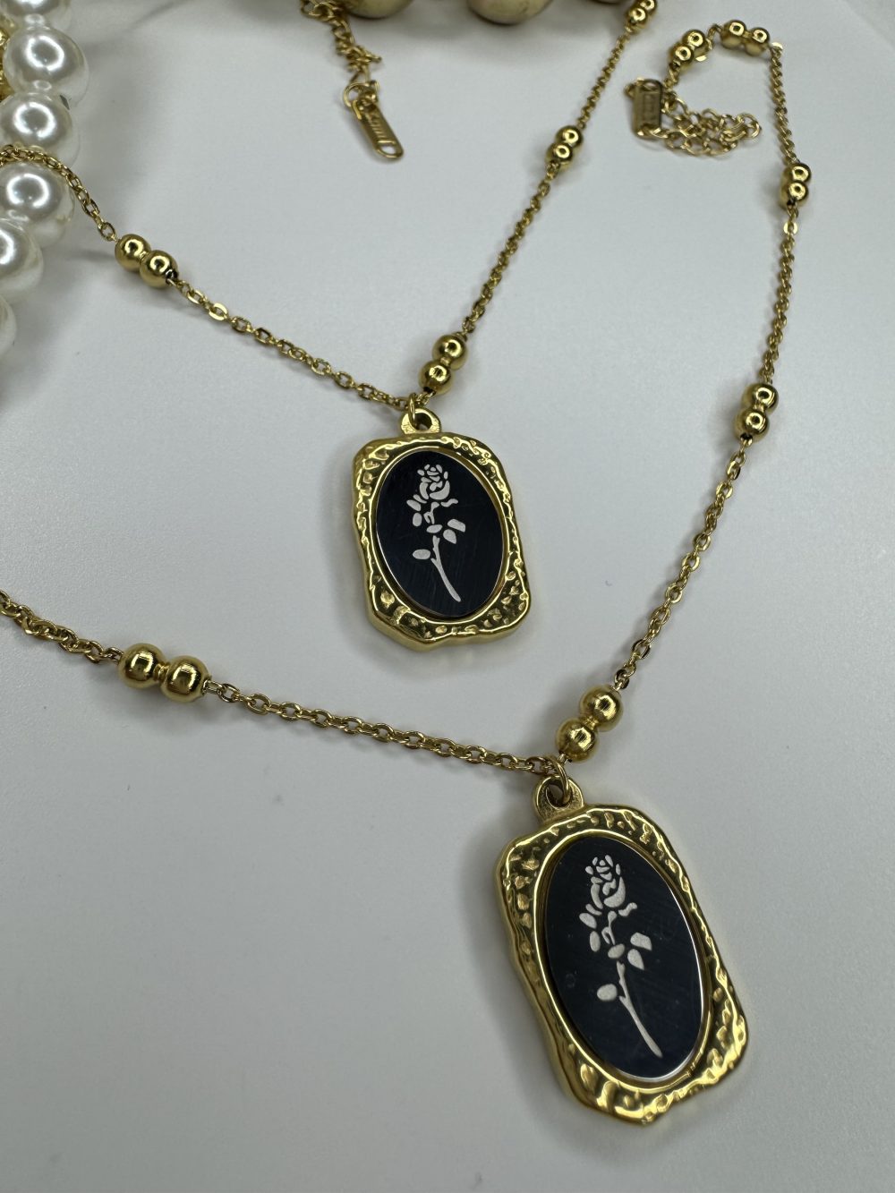 Çelik Gül Desen Vintage Kolye