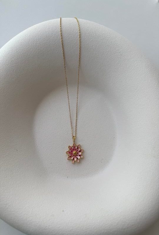 Gold Pembe Çiçek Kolye