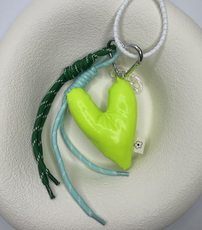 Neon yeşil kalp canta charm