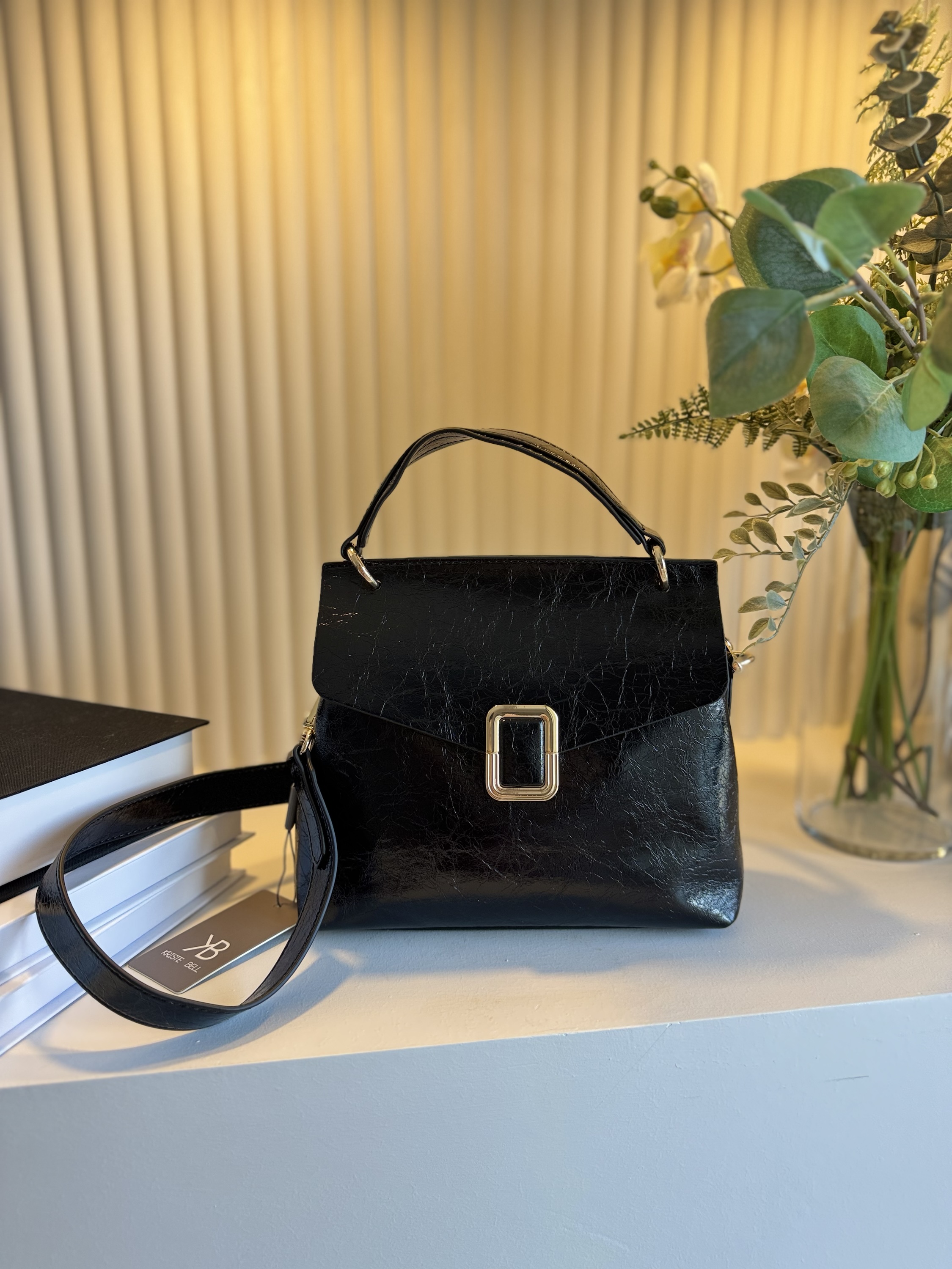 Siyah gold tokalı kadın çanta