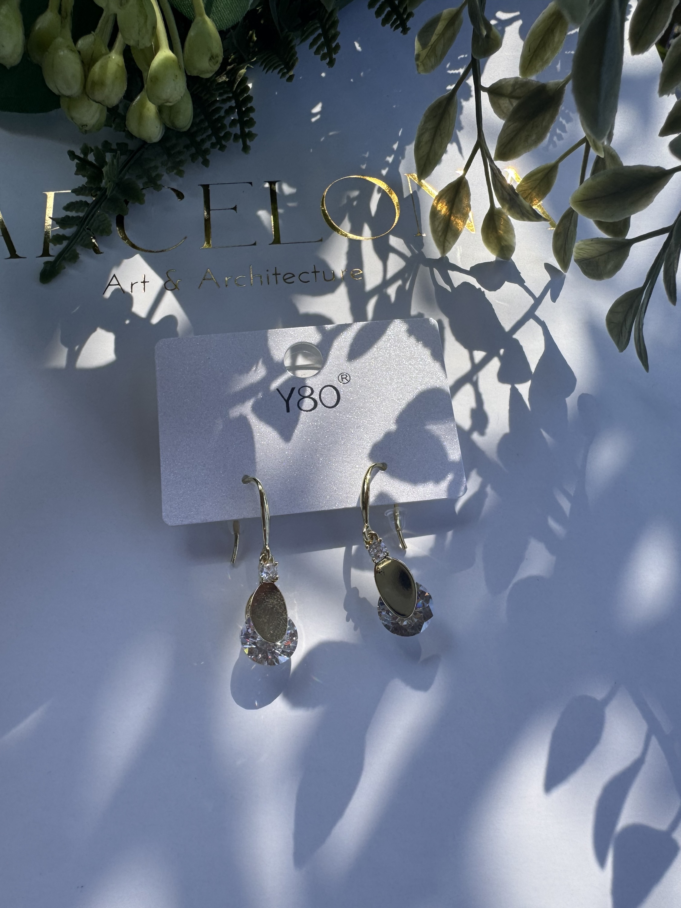 Taş detay Gold renk gümüş çivili küpe