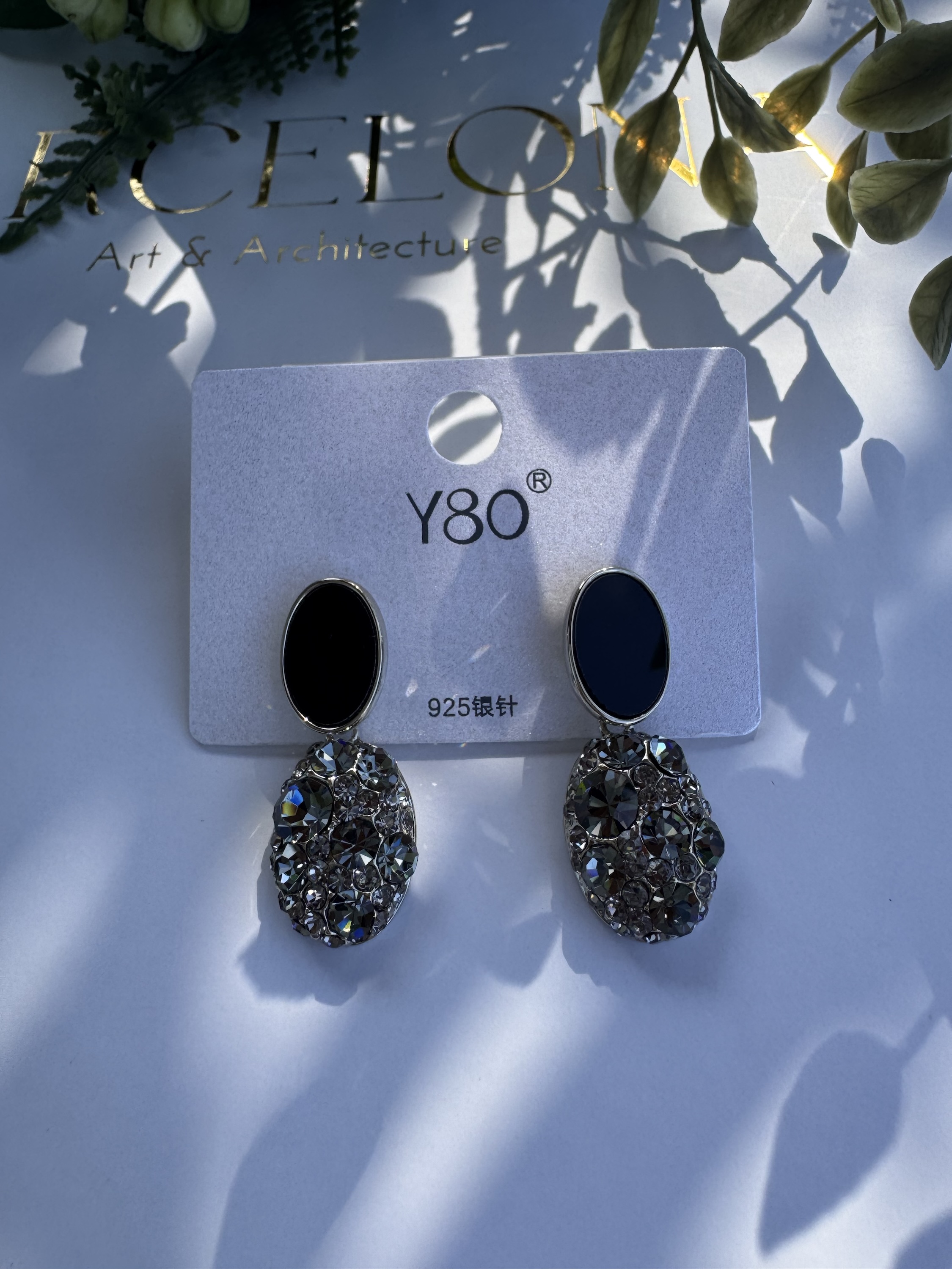 Siyah renk Taşlı gümüş çivili küpe