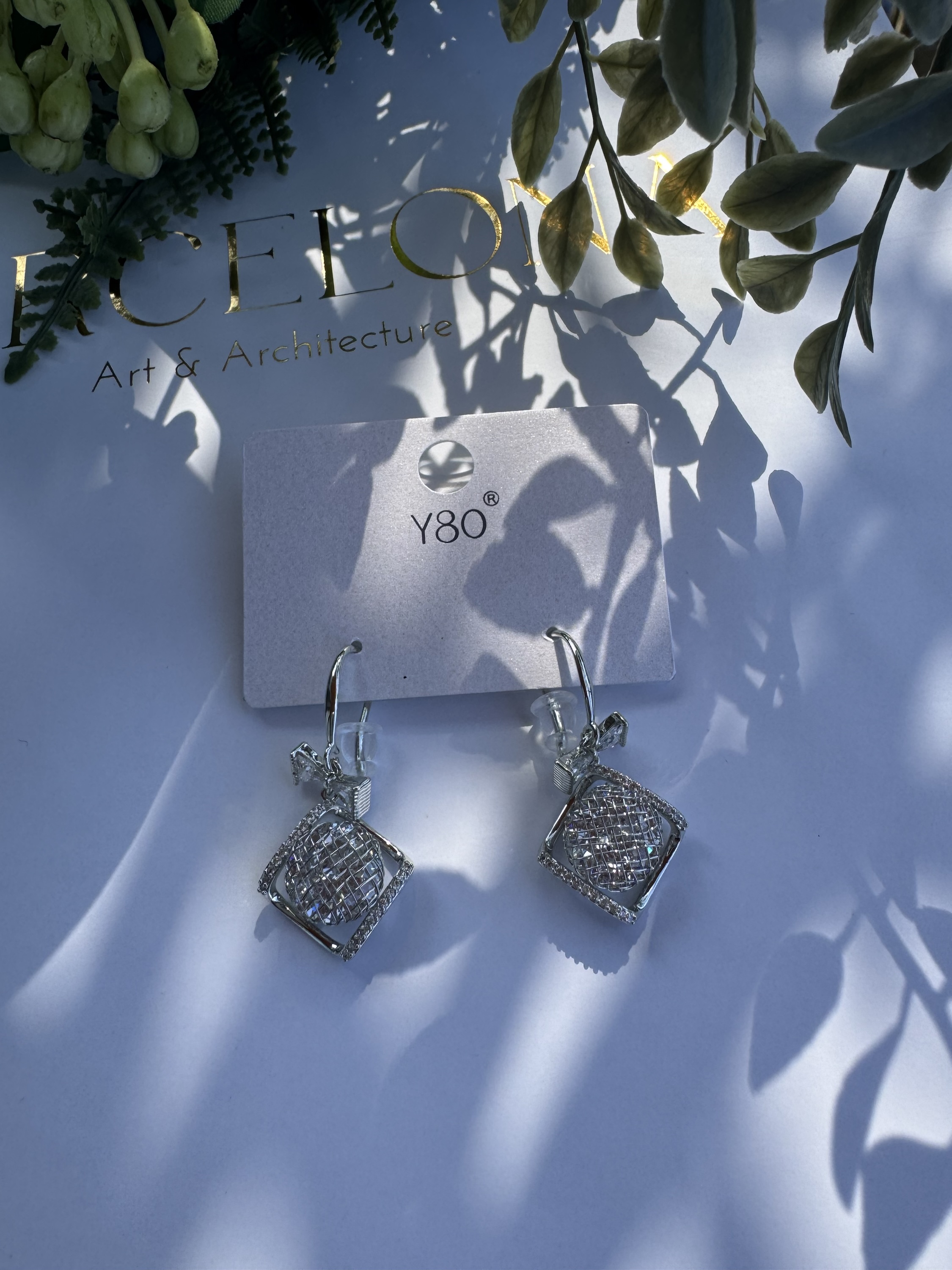 Silver Taşlı gümüş çivili küpe