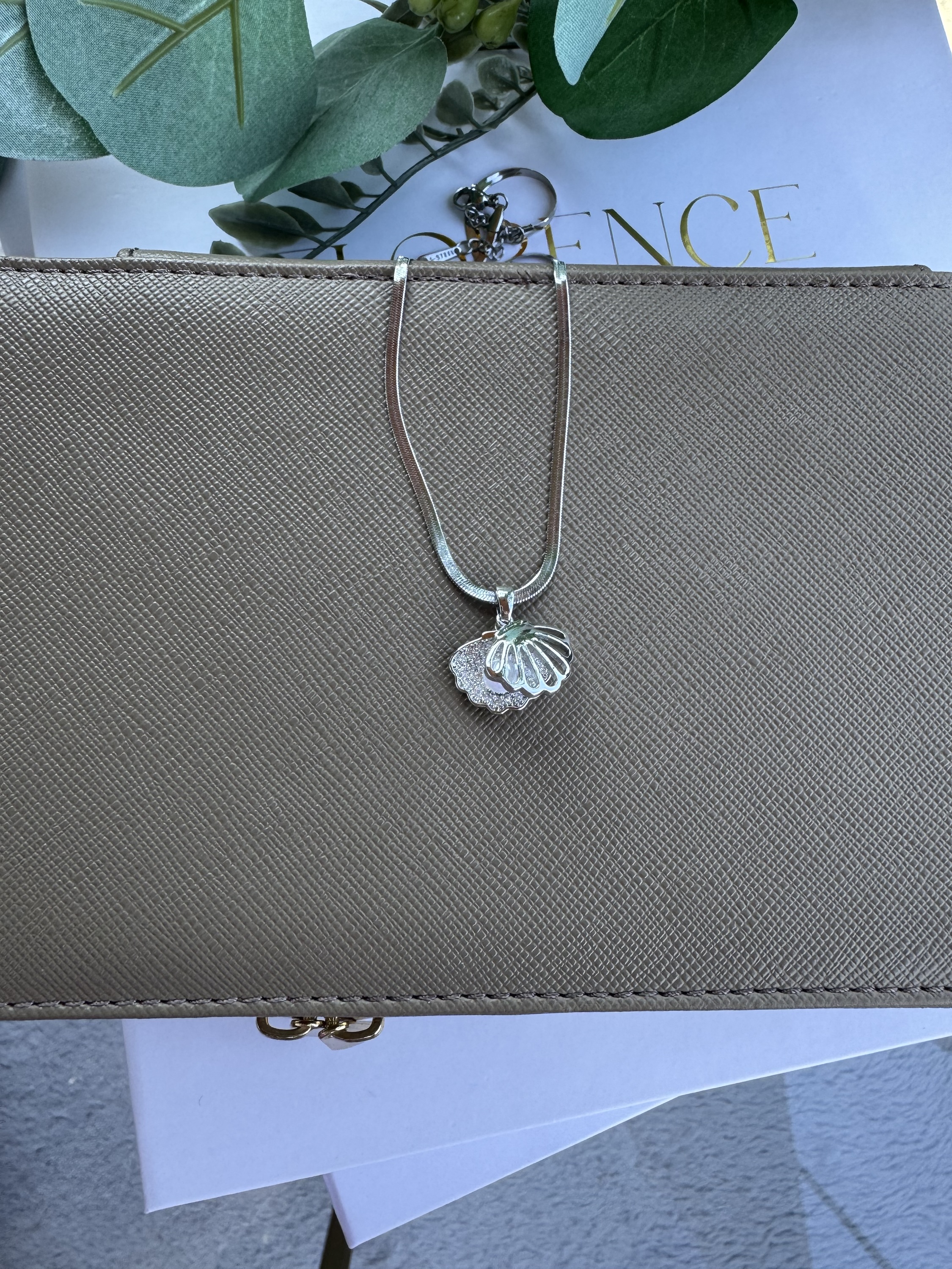 Çelik incili istiridye kolye