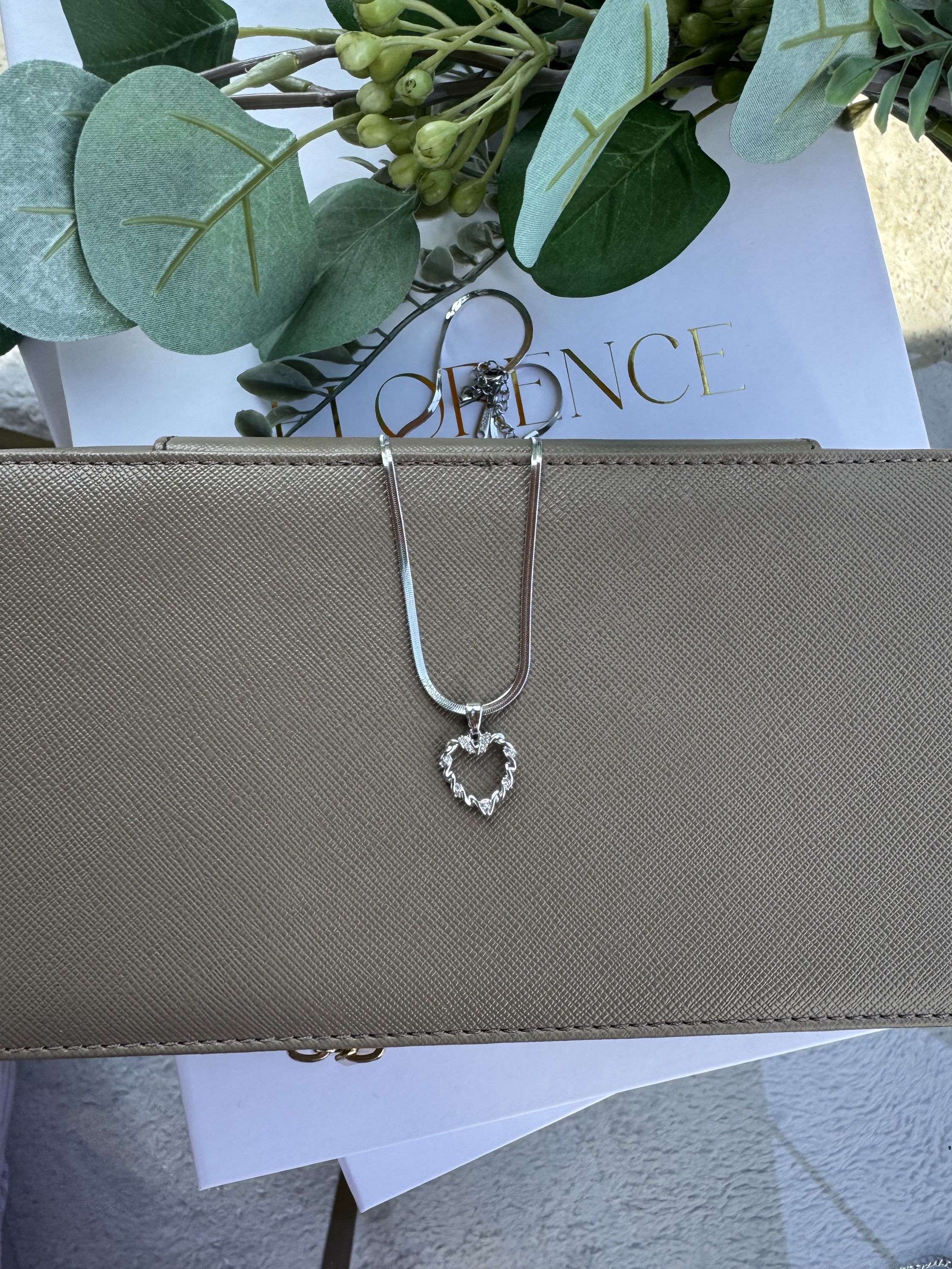 Çelik zirkon taşlı kalp kolye