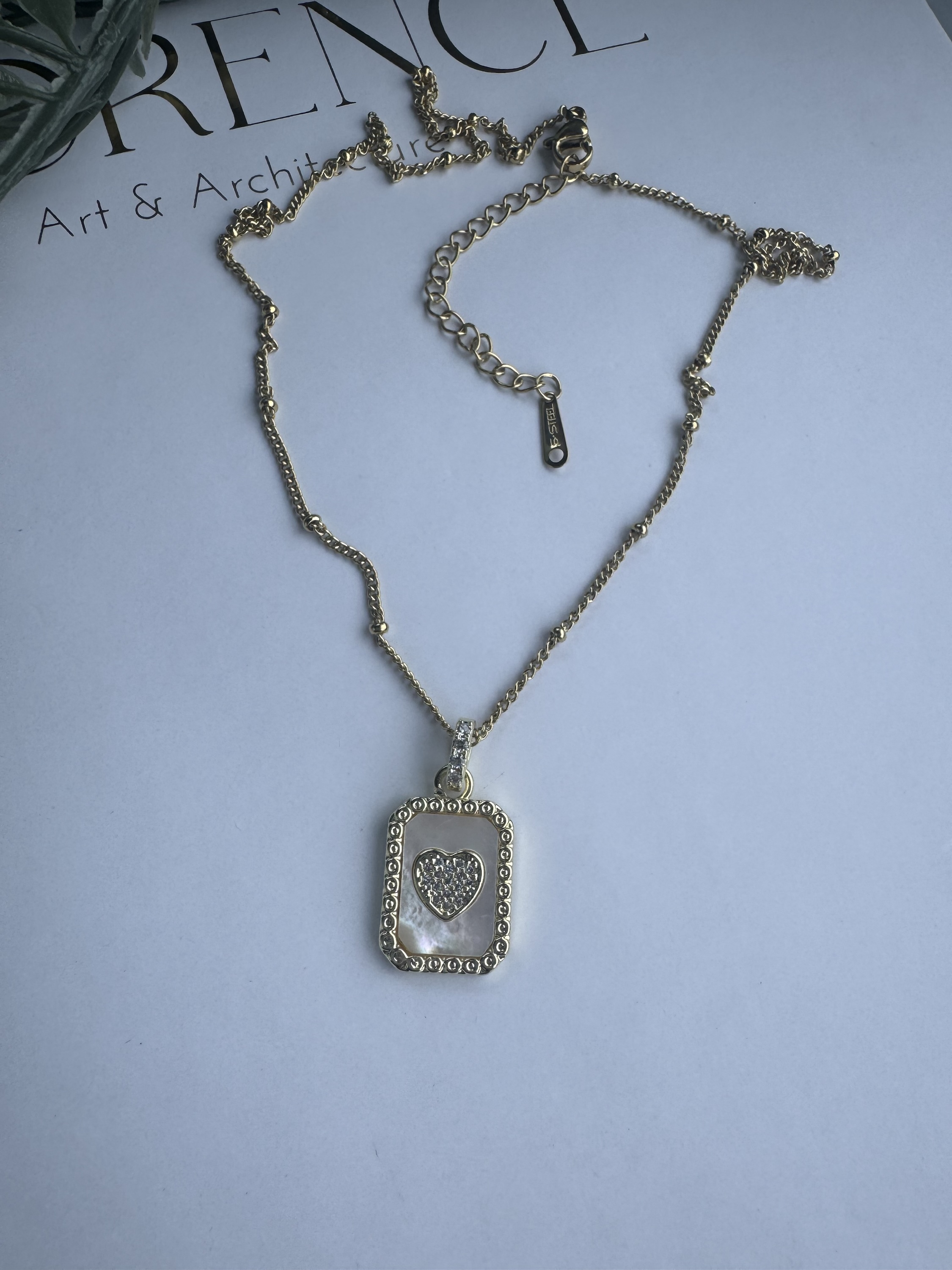 Çelik sedef detaylı kalp kolye